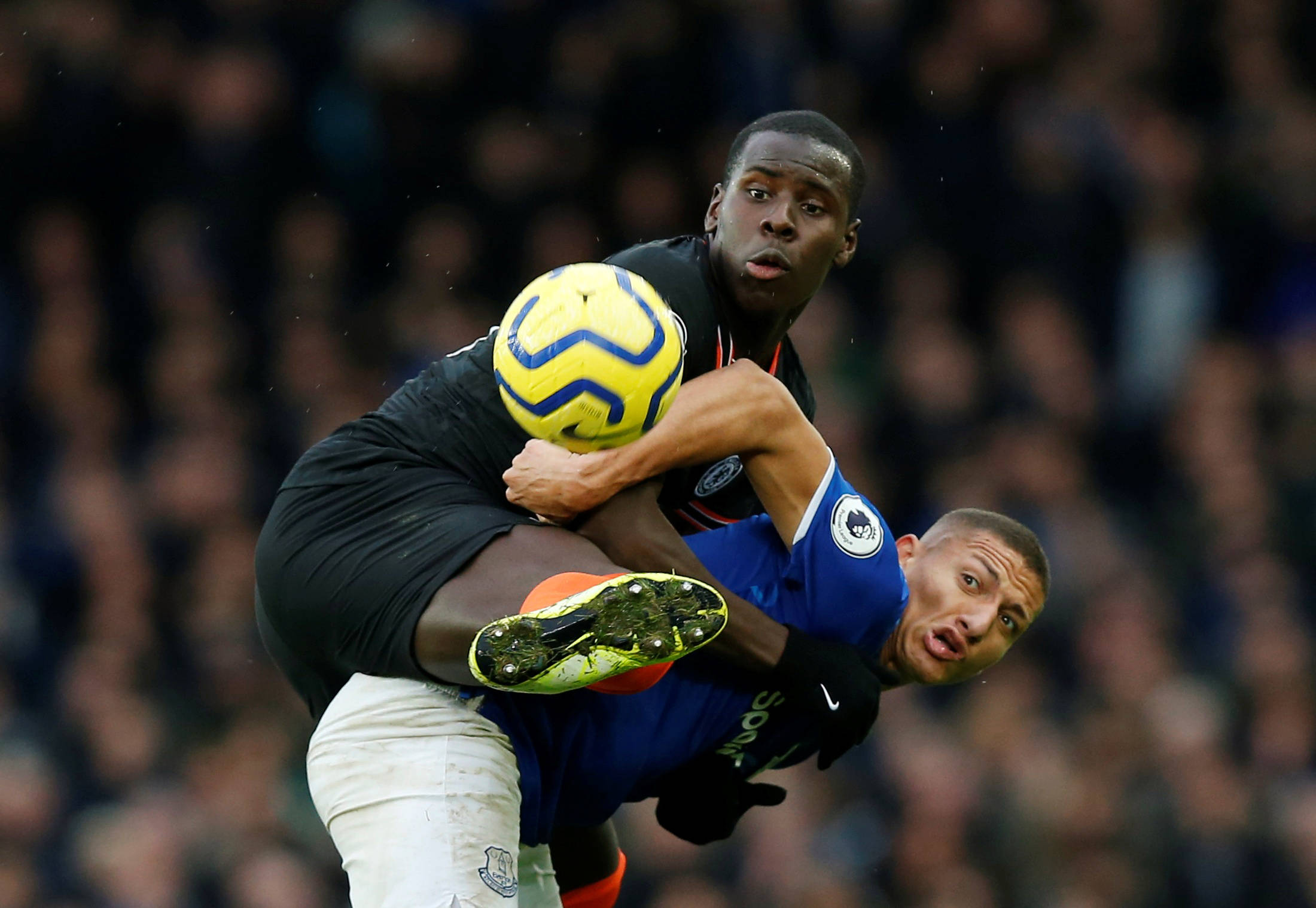 韦斯咸主场艰难战胜埃弗顿，保留保级希望的简单介绍