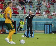 北雄堡球员赛后庆祝，获得前进下轮的机会的简单介绍