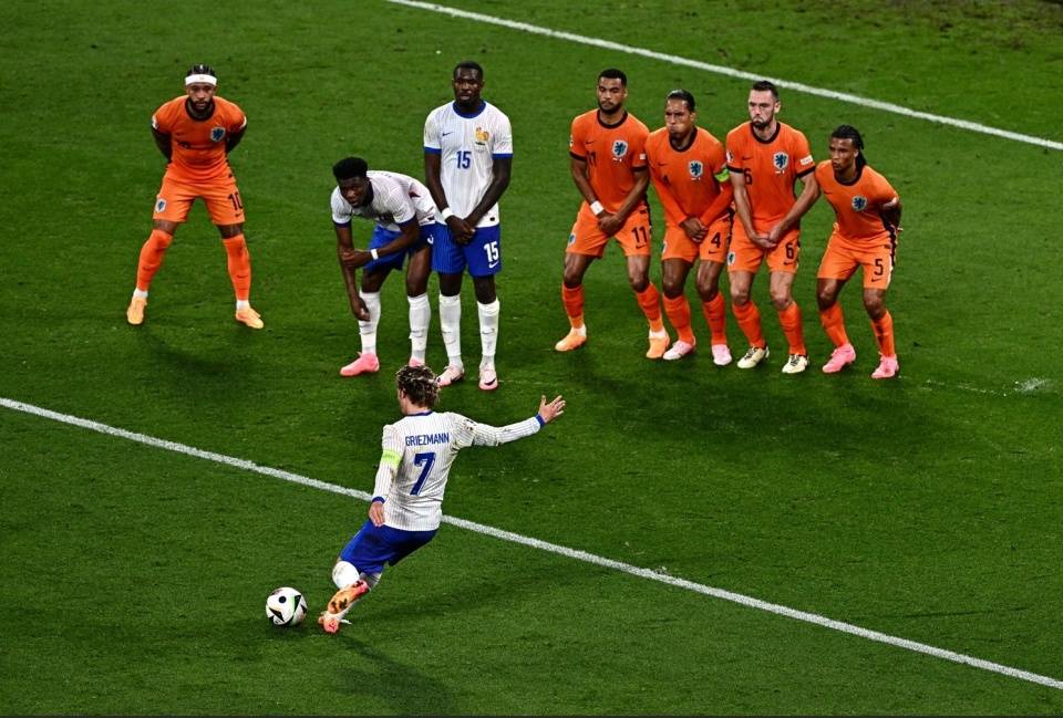 TheShy连续十场比赛得分超过战术调整，法国队不断突破！的简单介绍